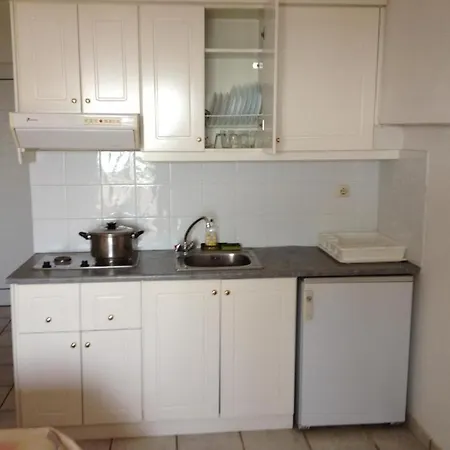 Gikas Triple Garden View A2