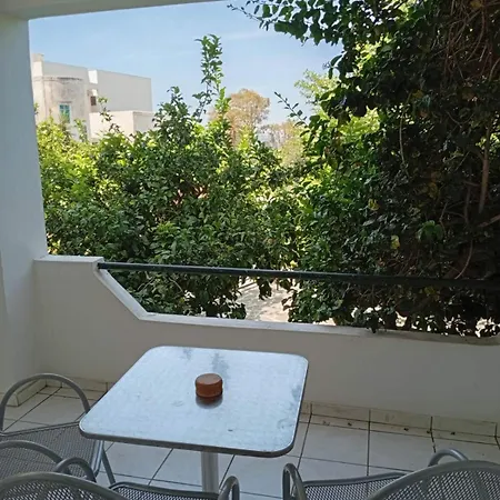Gikas Triple Garden View A2 דירה *
