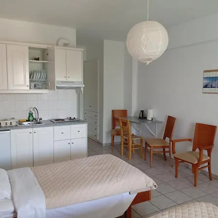 Gikas Triple Garden View A2 Apartment *
