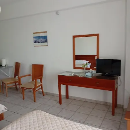 Gikas Triple Garden View A2 Marmari (Evia)